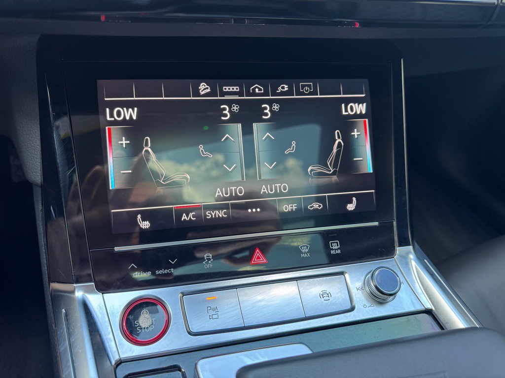 2022 Audi E-tron S Image 18