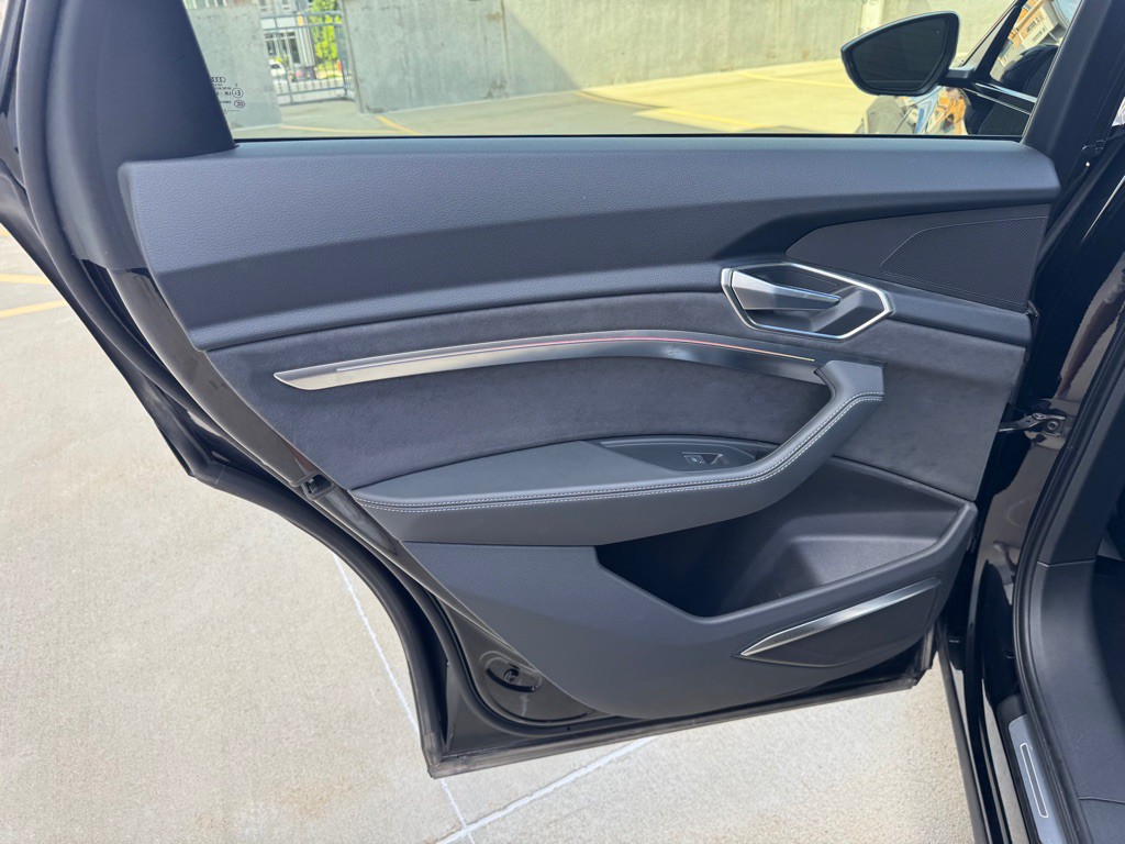 2022 Audi E-tron S Image 20