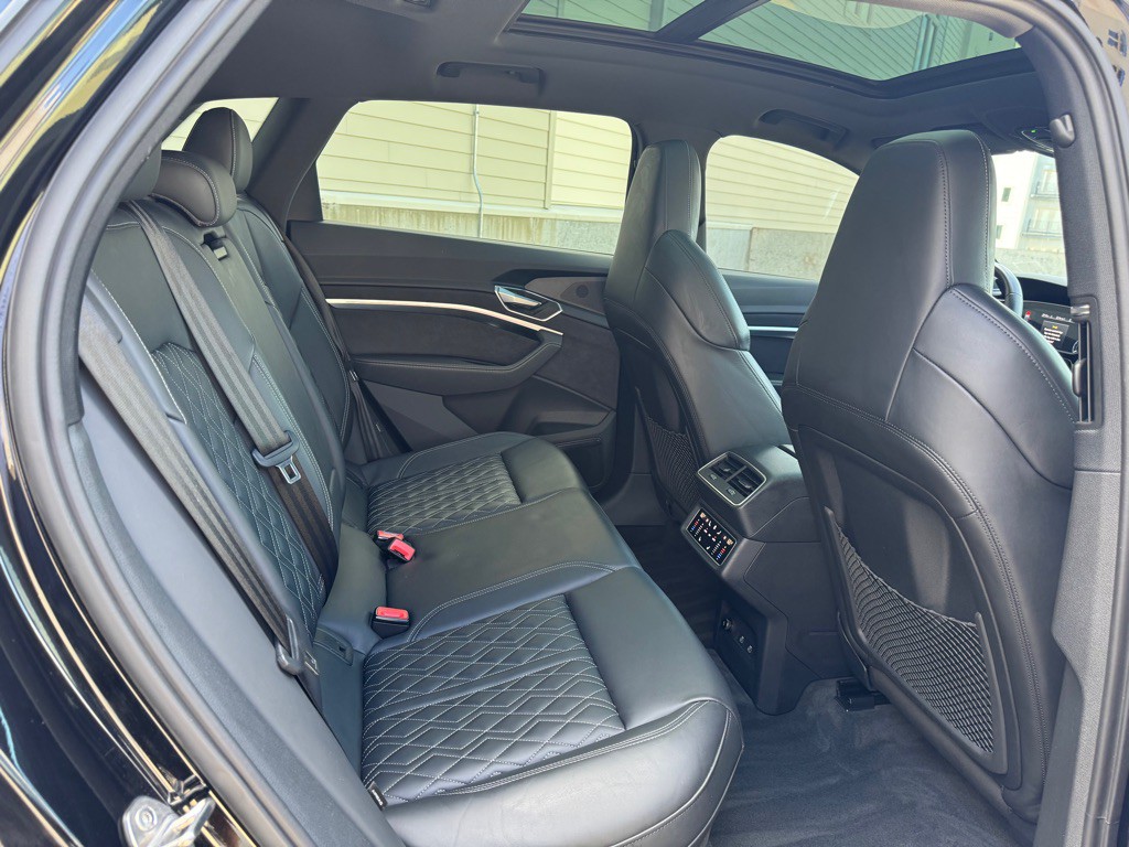 2022 Audi E-tron S Image 25
