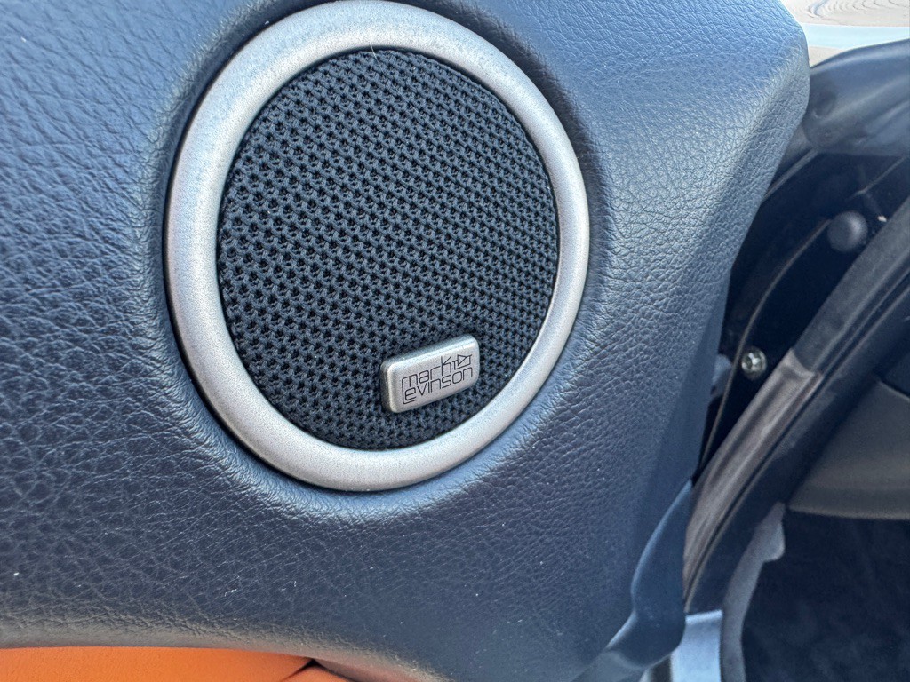 2004 Lexus SC Image 10
