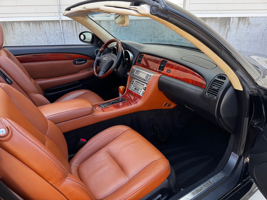 2004 Lexus SC Image 18