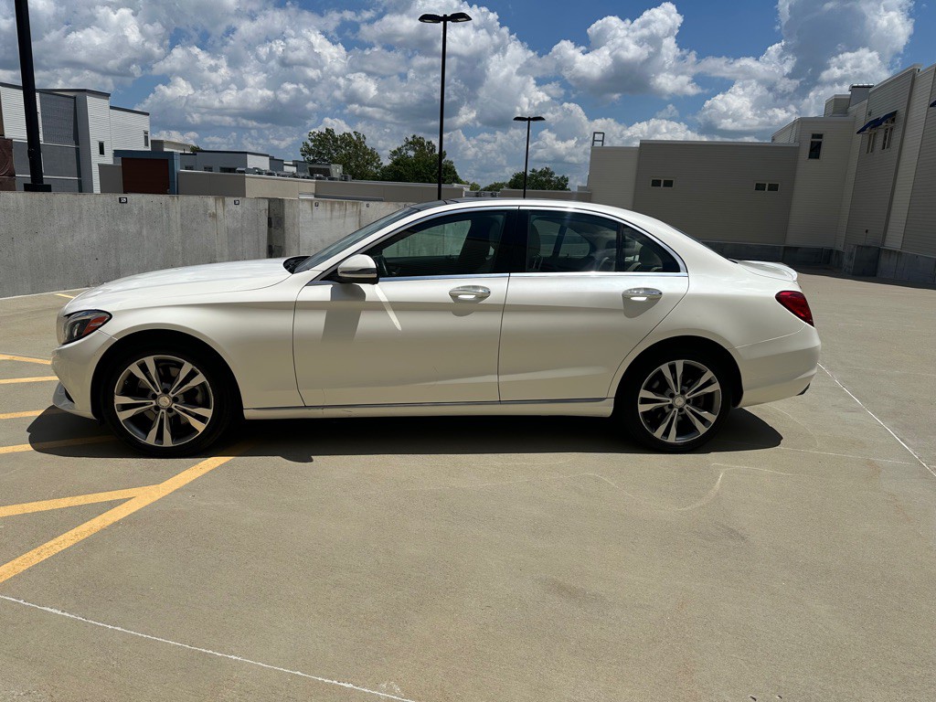 2016 Mercedes-Benz C-Class Image 2