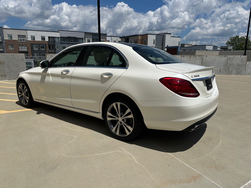 2016 Mercedes-Benz C-Class Image 3