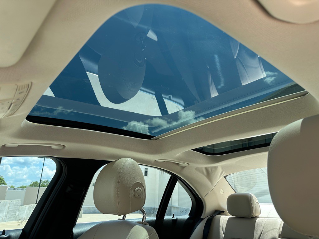 2016 Mercedes-Benz C-Class Image 8