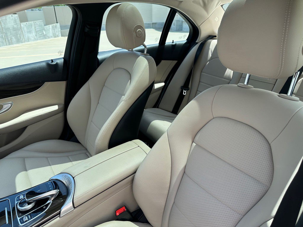 2016 Mercedes-Benz C-Class Image 14