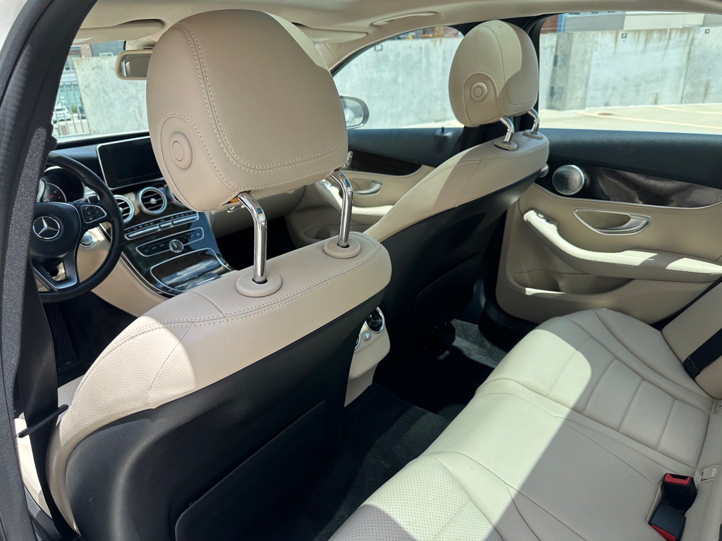2016 Mercedes-Benz C-Class Image 15