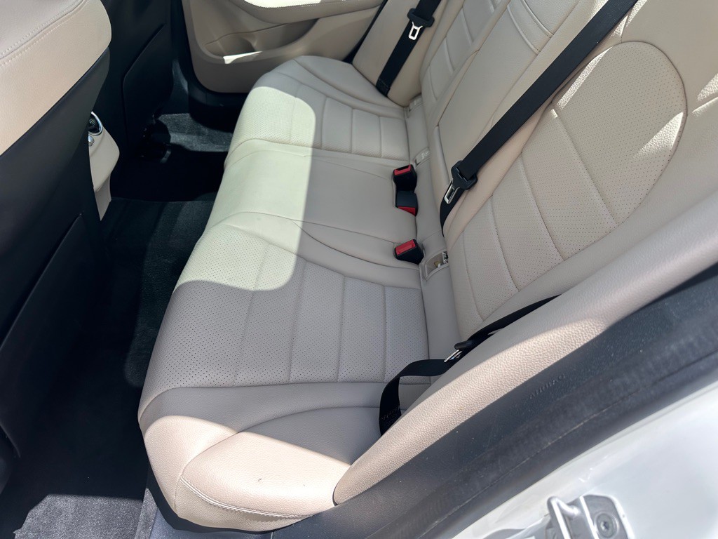 2016 Mercedes-Benz C-Class Image 16