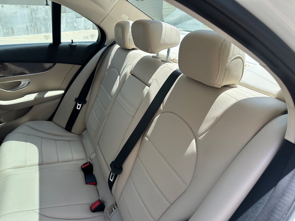 2016 Mercedes-Benz C-Class Image 17