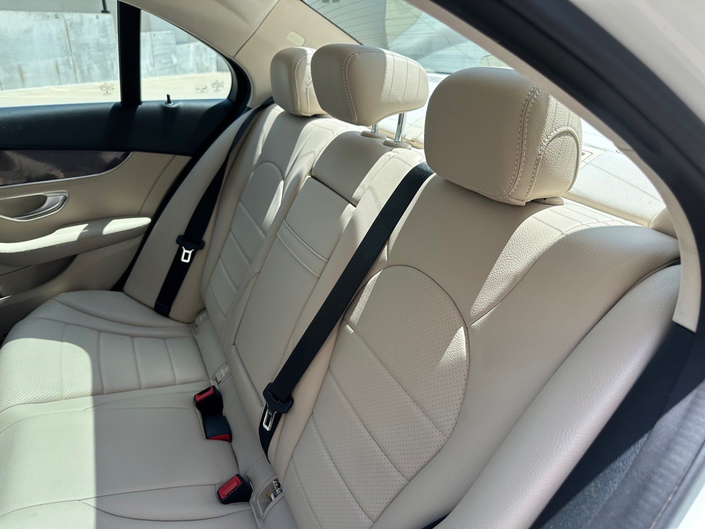 2016 Mercedes-Benz C-Class Image 18
