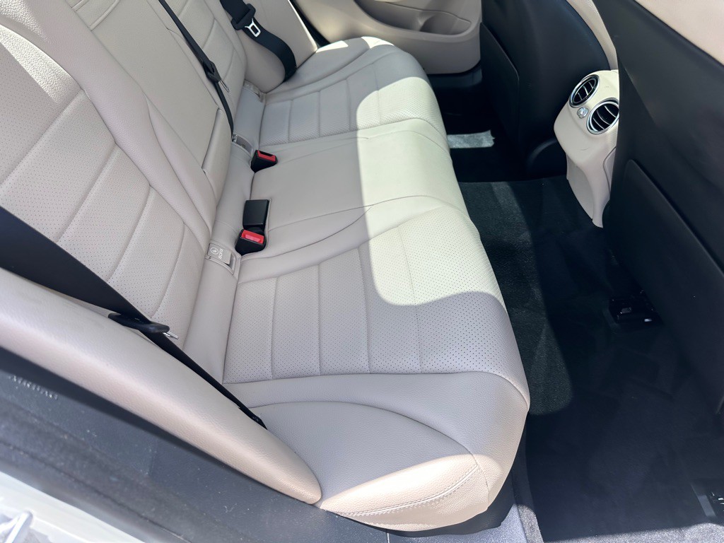 2016 Mercedes-Benz C-Class Image 20