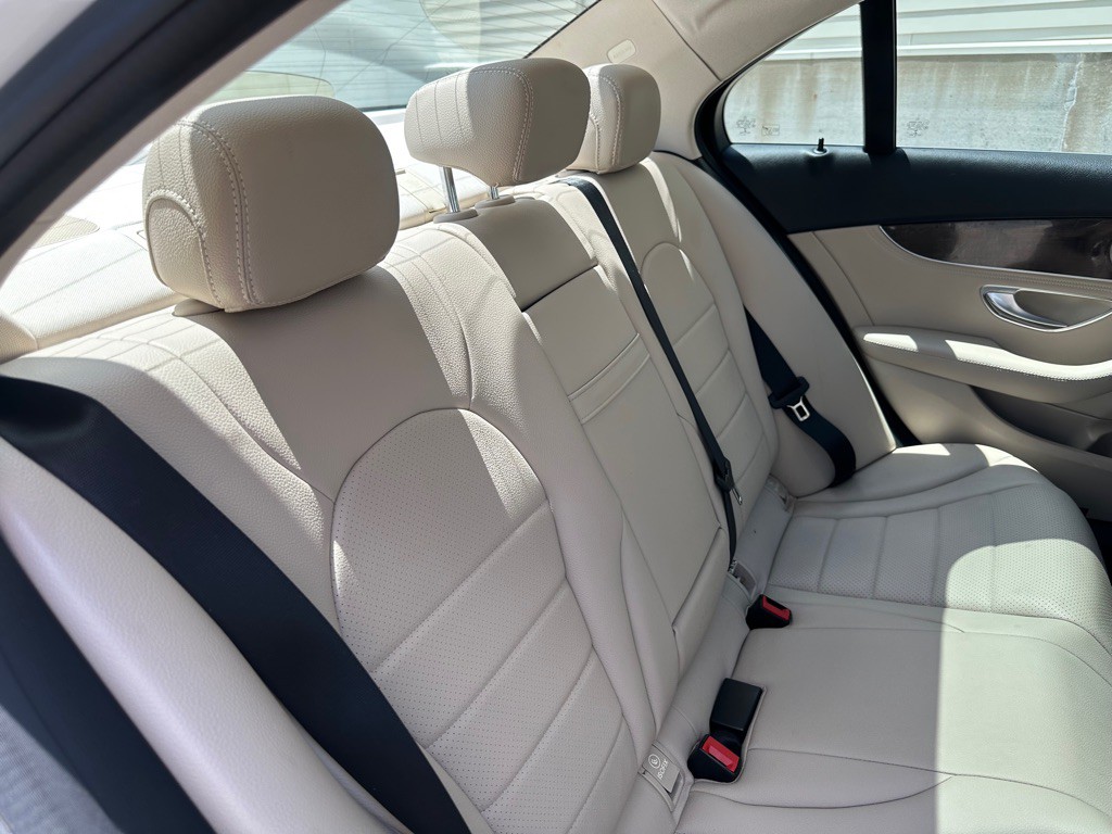 2016 Mercedes-Benz C-Class Image 21