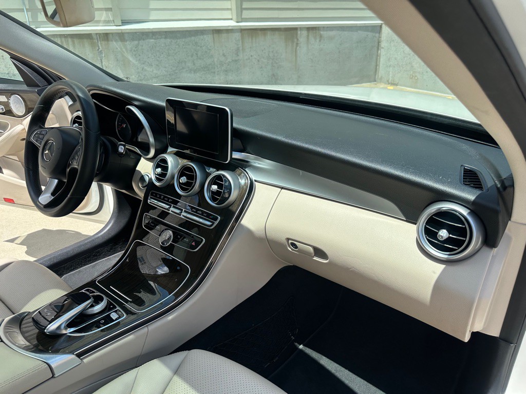 2016 Mercedes-Benz C-Class Image 22