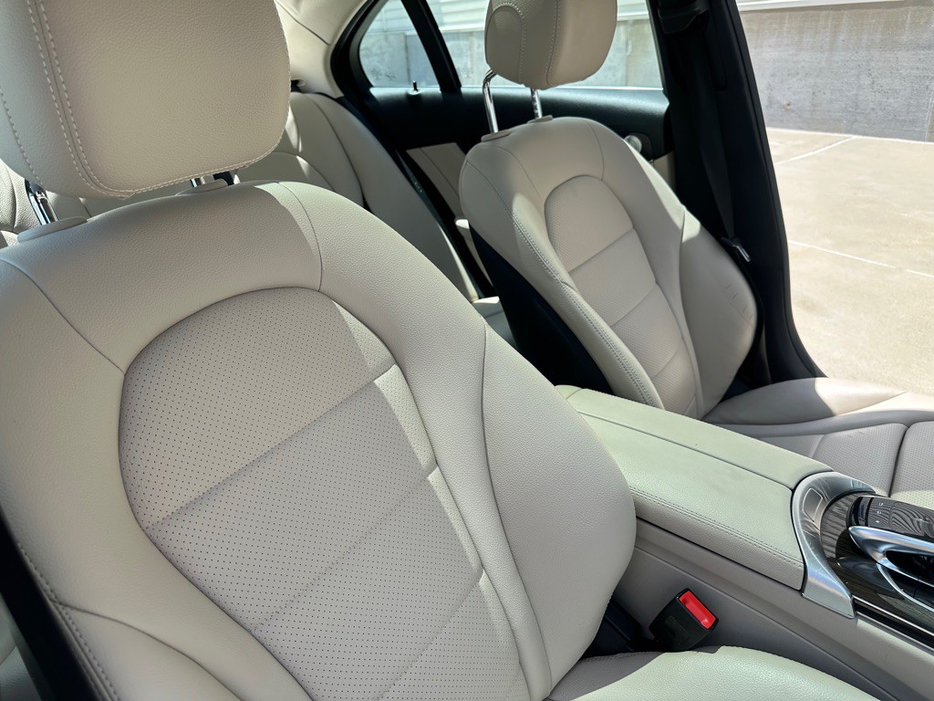2016 Mercedes-Benz C-Class Image 25