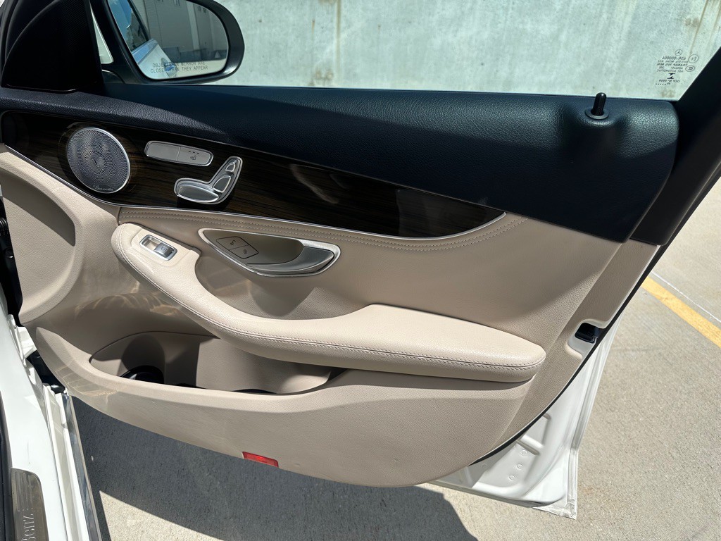 2016 Mercedes-Benz C-Class Image 26