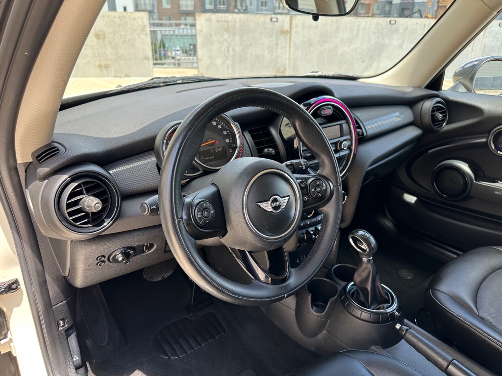 2016 MINI Cooper Image 9