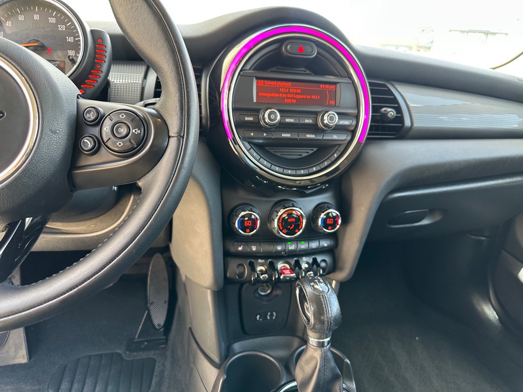 2016 MINI Cooper Image 10