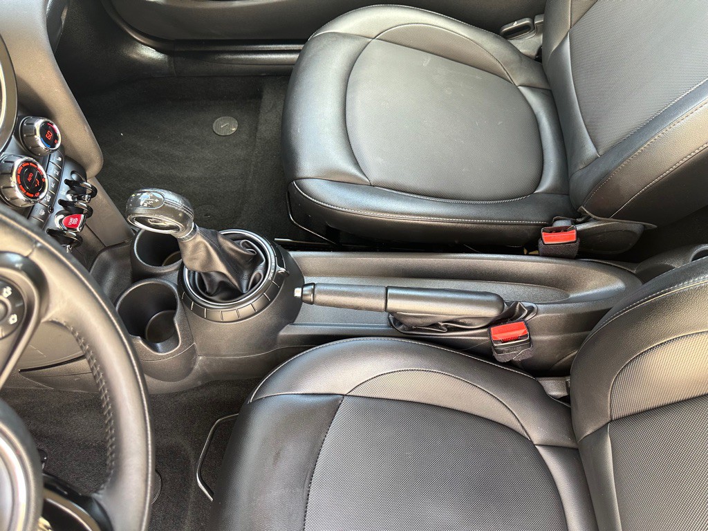 2016 MINI Cooper Image 11