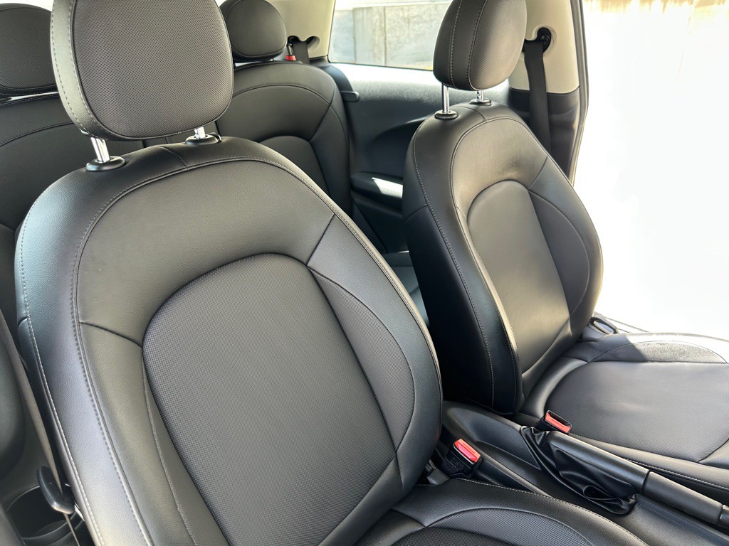 2016 MINI Cooper Image 21