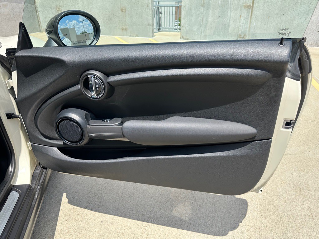 2016 MINI Cooper Image 22