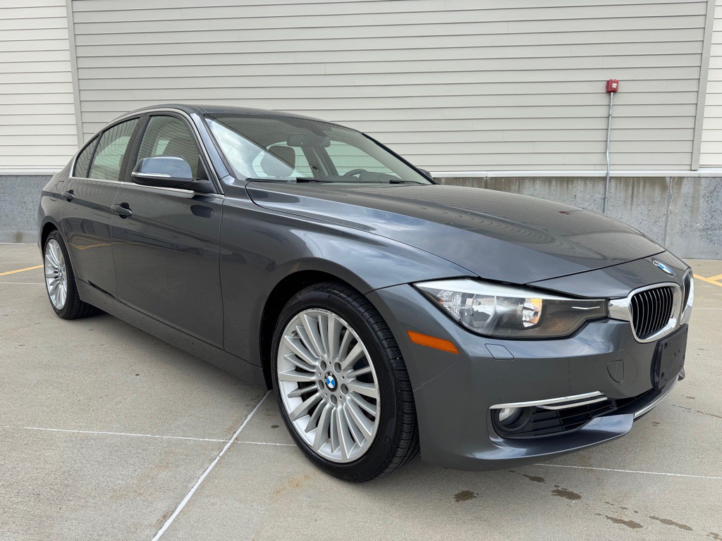 2013 BMW 3 Series Image 1