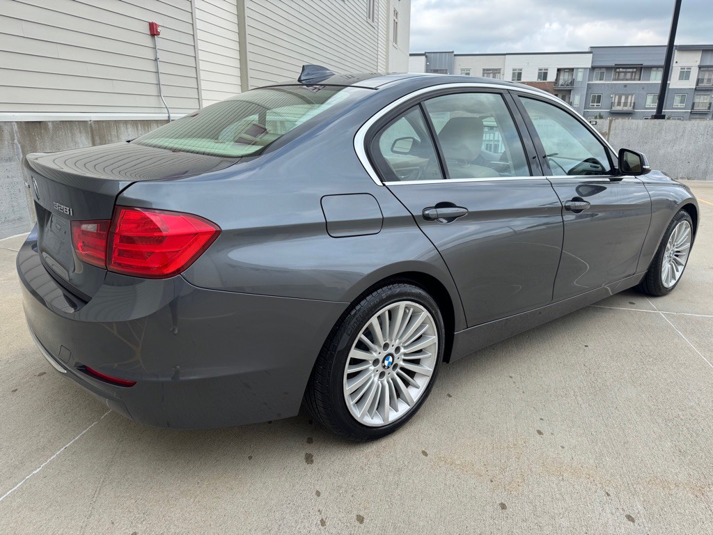 2013 BMW 3 Series Image 3