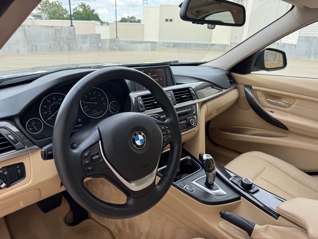 2013 BMW 3 Series Image 11
