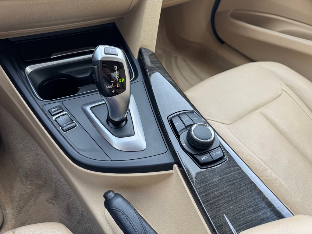 2013 BMW 3 Series Image 19