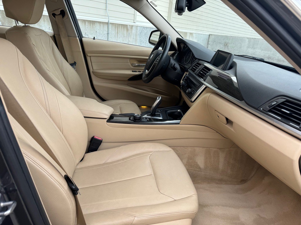 2013 BMW 3 Series Image 27