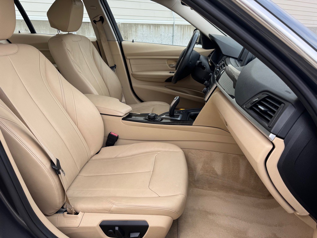 2013 BMW 3 Series Image 28