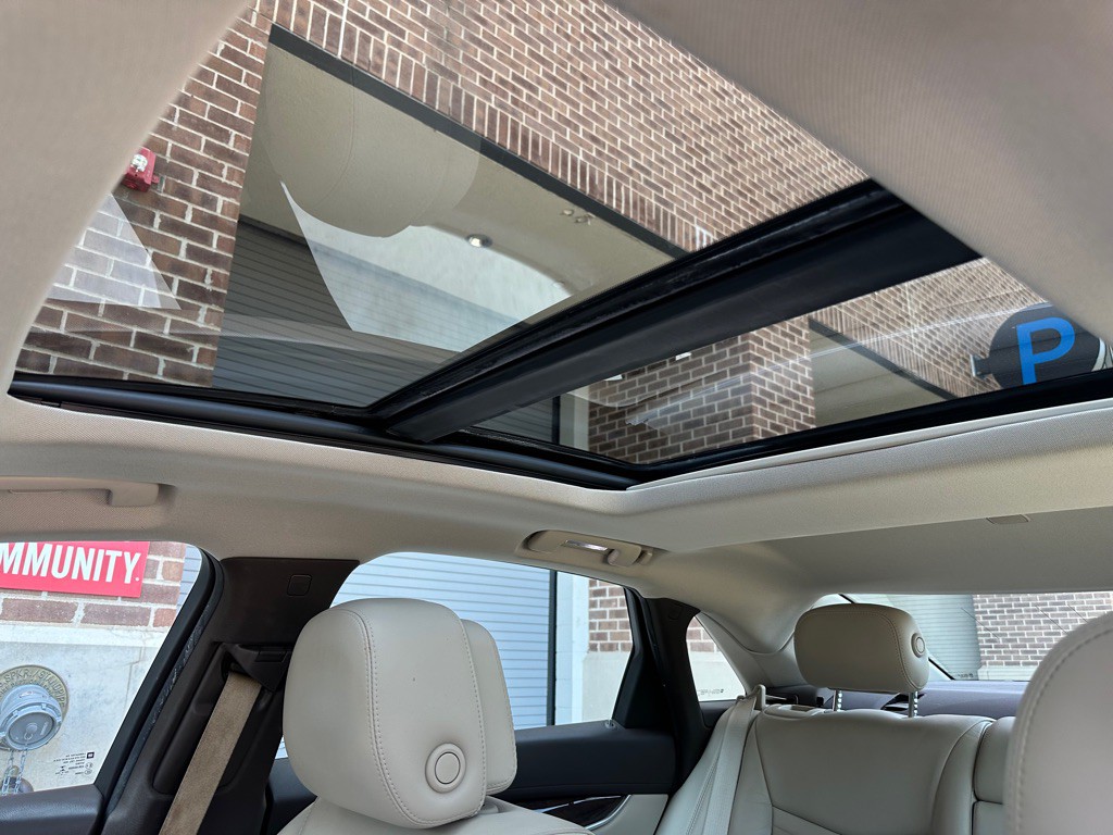 2013 Cadillac XTS Image 9
