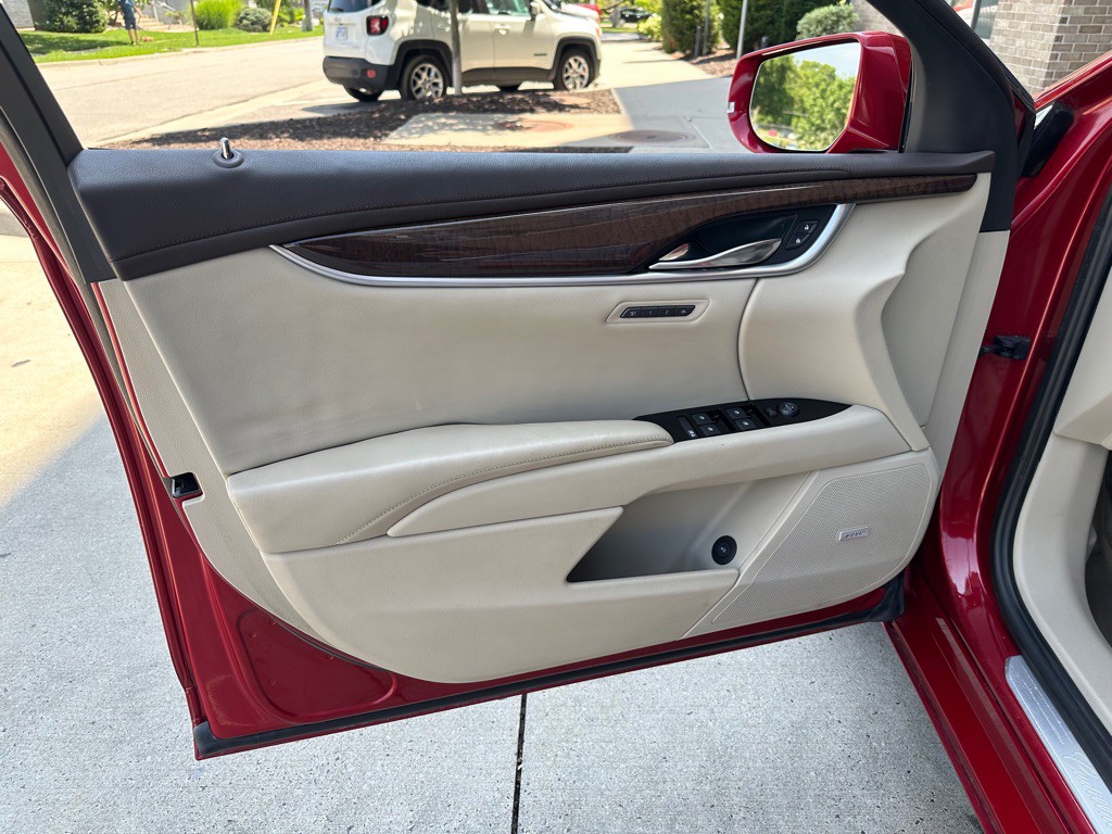 2013 Cadillac XTS Image 10