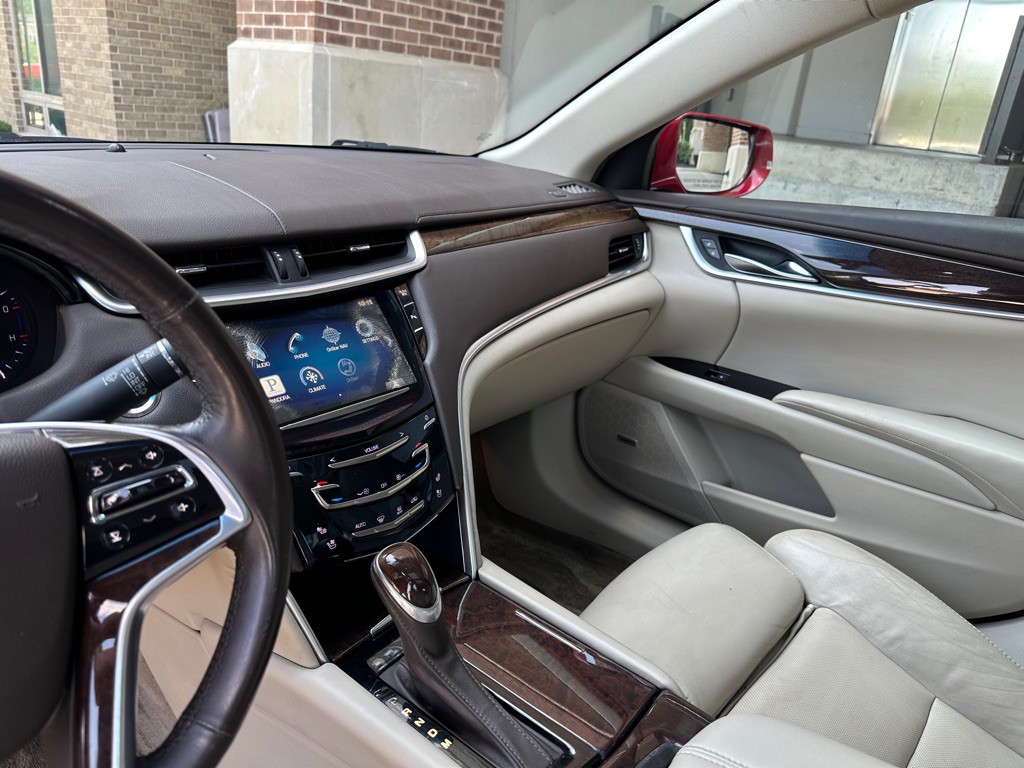2013 Cadillac XTS Image 12