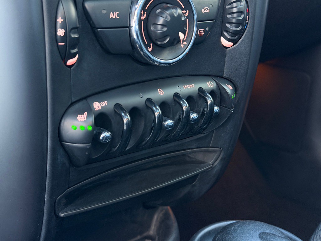 2013 MINI Cooper Image 12