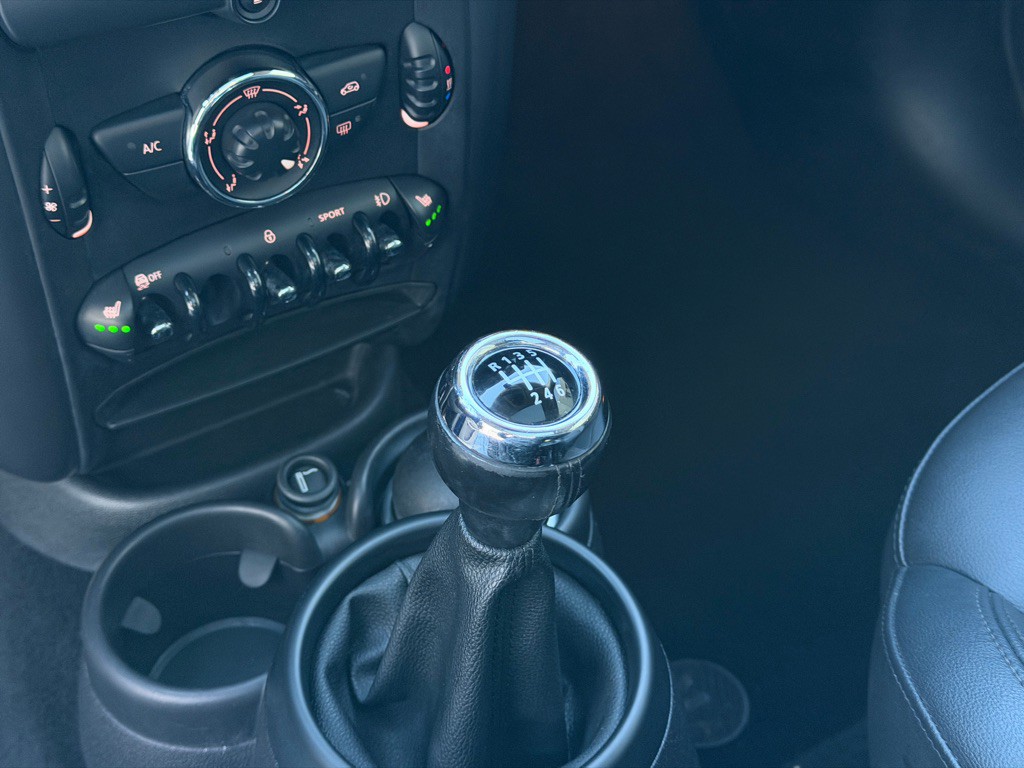 2013 MINI Cooper Image 13