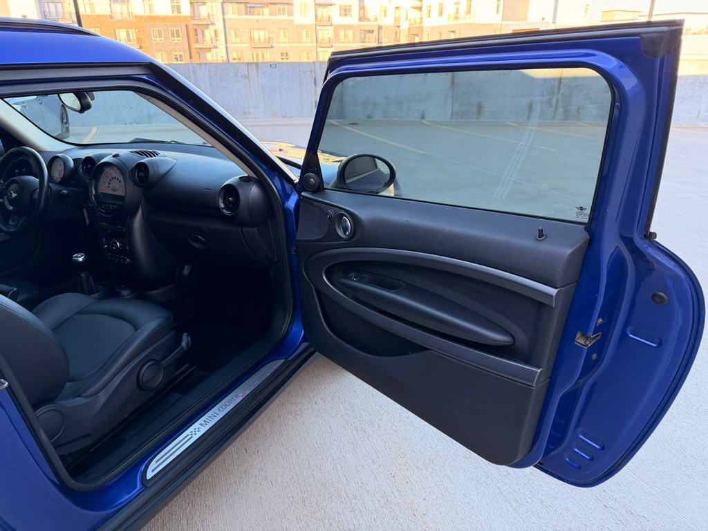 2013 MINI Cooper Image 16