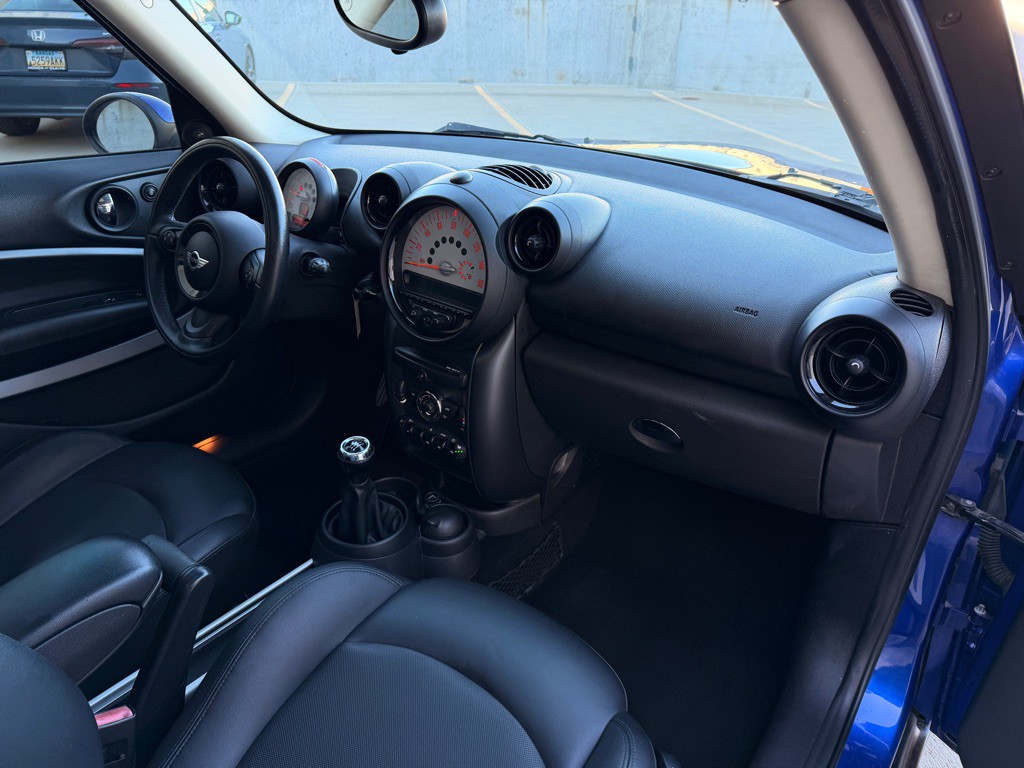 2013 MINI Cooper Image 17