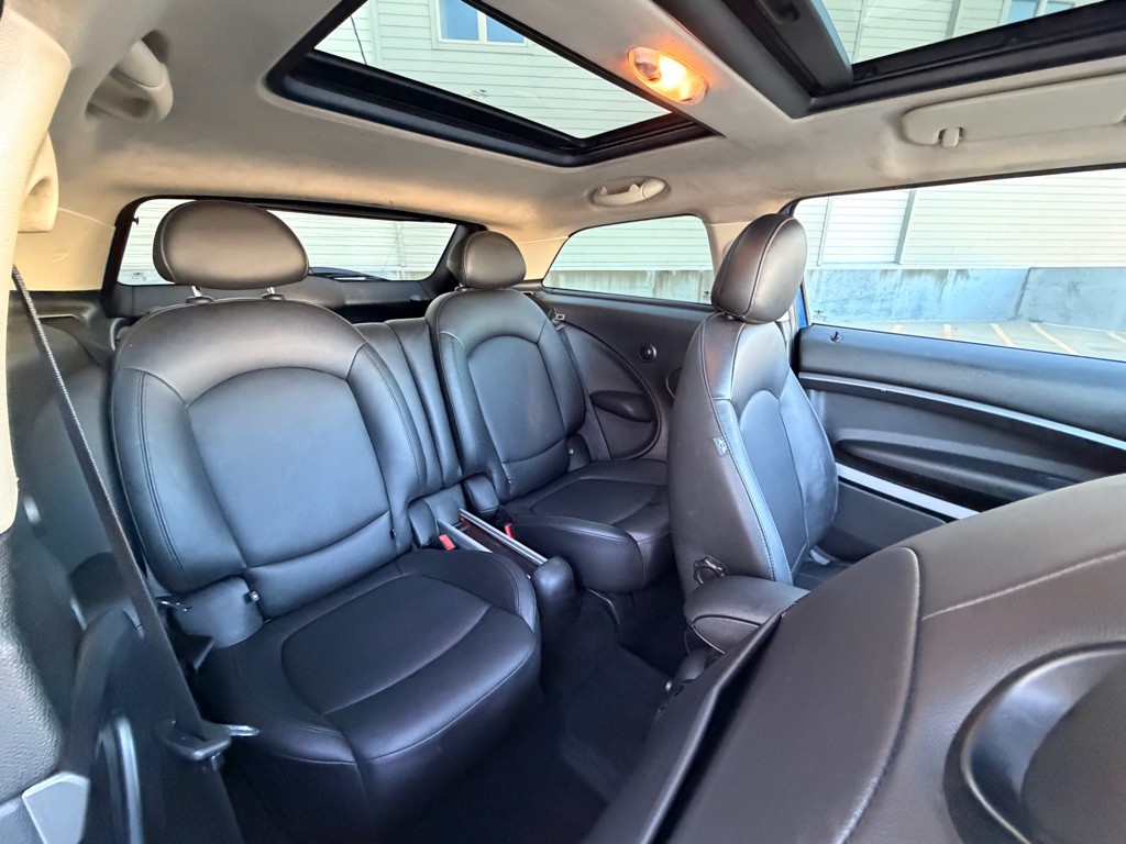 2013 MINI Cooper Image 19