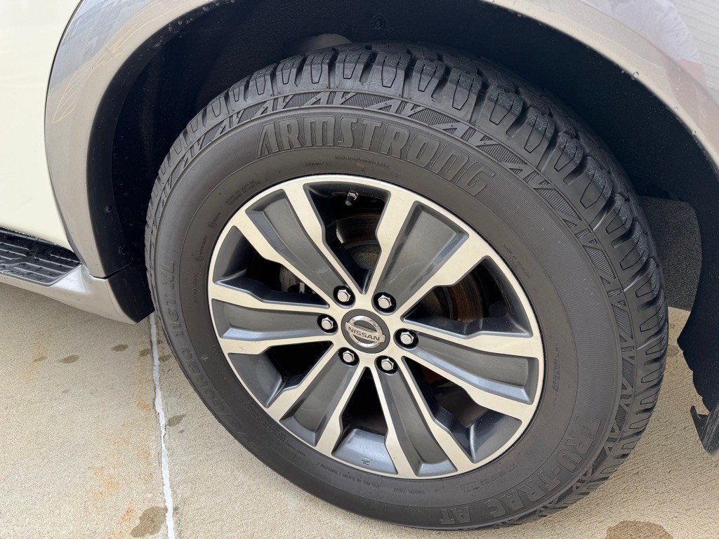 2017 Nissan Armada Image 9