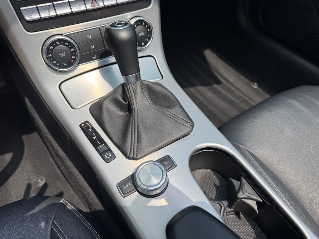 2012 Mercedes-Benz SLK-Class Image 17