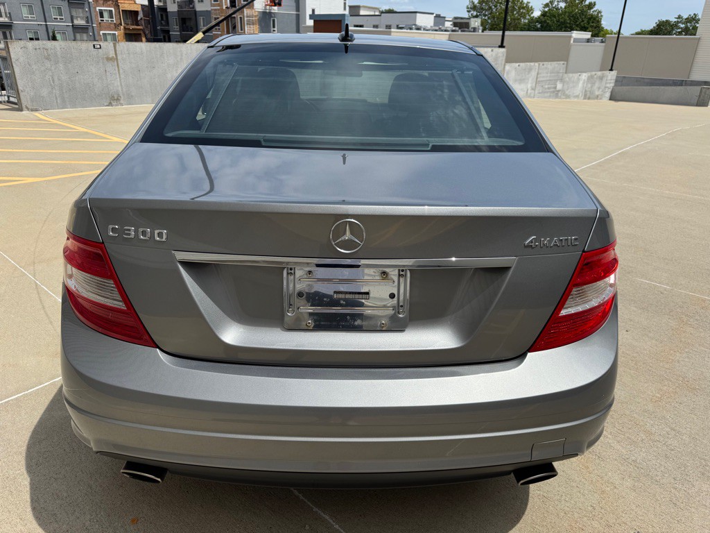 2011 Mercedes-Benz C-Class Image 4