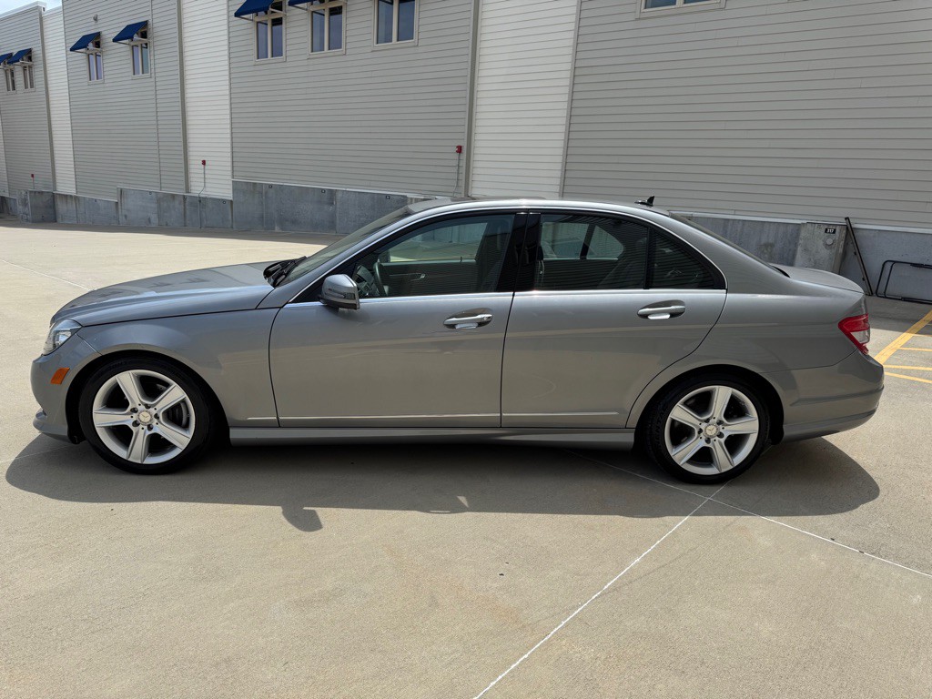 2011 Mercedes-Benz C-Class Image 6