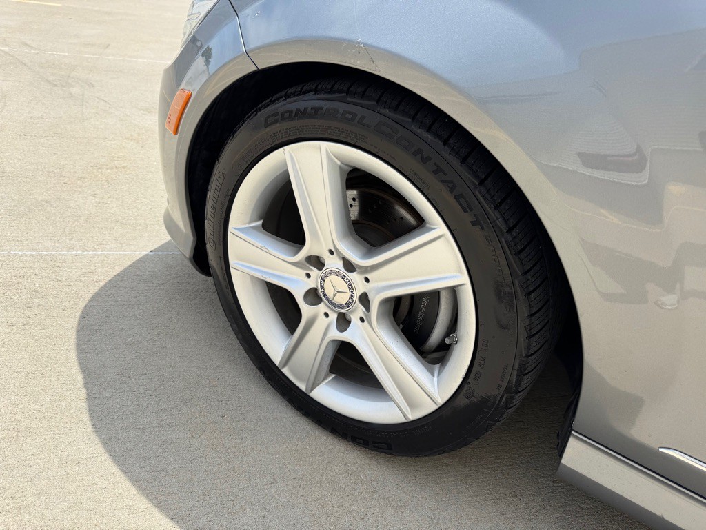 2011 Mercedes-Benz C-Class Image 9