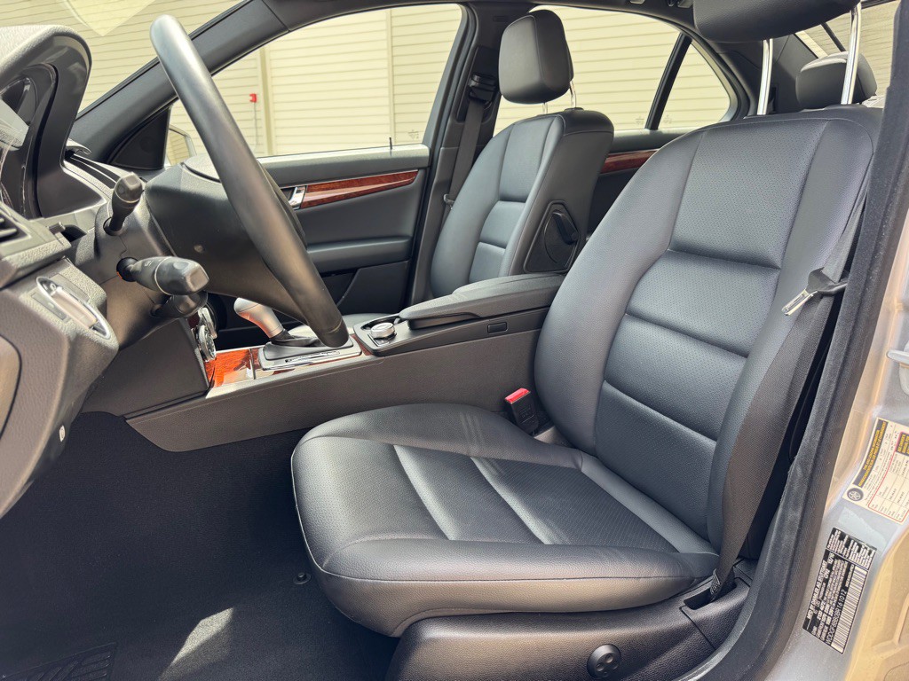 2011 Mercedes-Benz C-Class Image 13