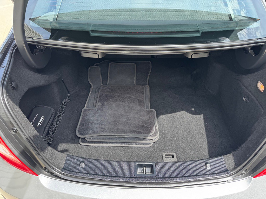 2011 Mercedes-Benz C-Class Image 24