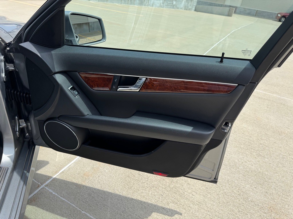 2011 Mercedes-Benz C-Class Image 27
