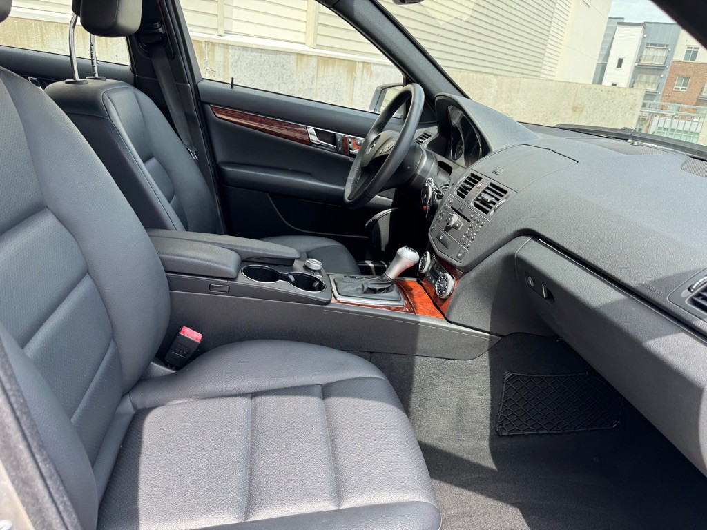 2011 Mercedes-Benz C-Class Image 28
