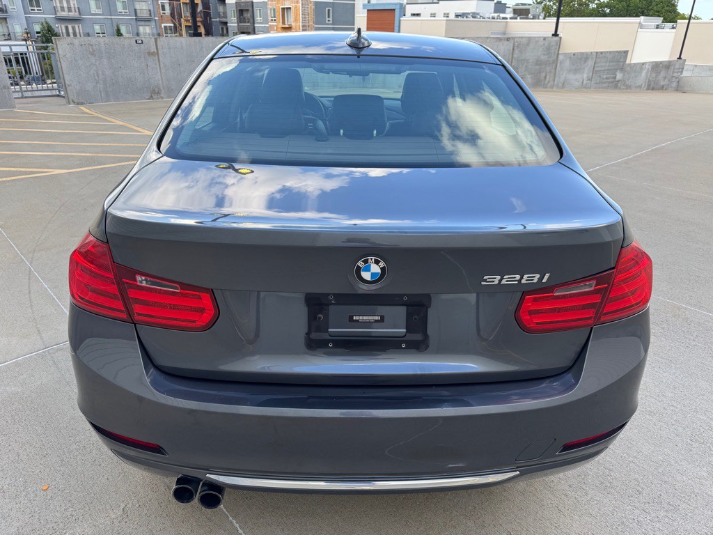 2013 BMW 3 Series Image 4