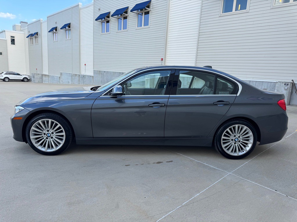 2013 BMW 3 Series Image 6