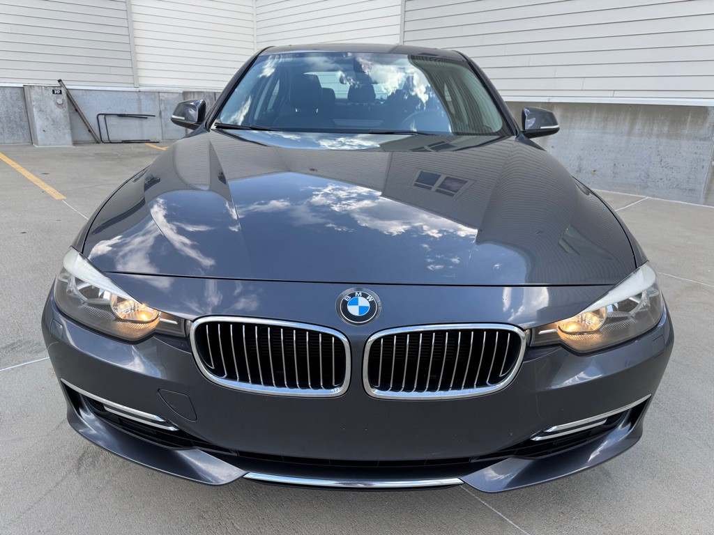 2013 BMW 3 Series Image 8