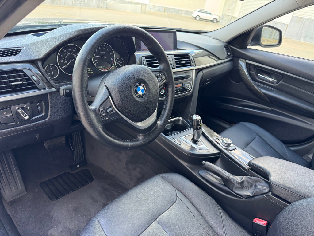 2013 BMW 3 Series Image 13